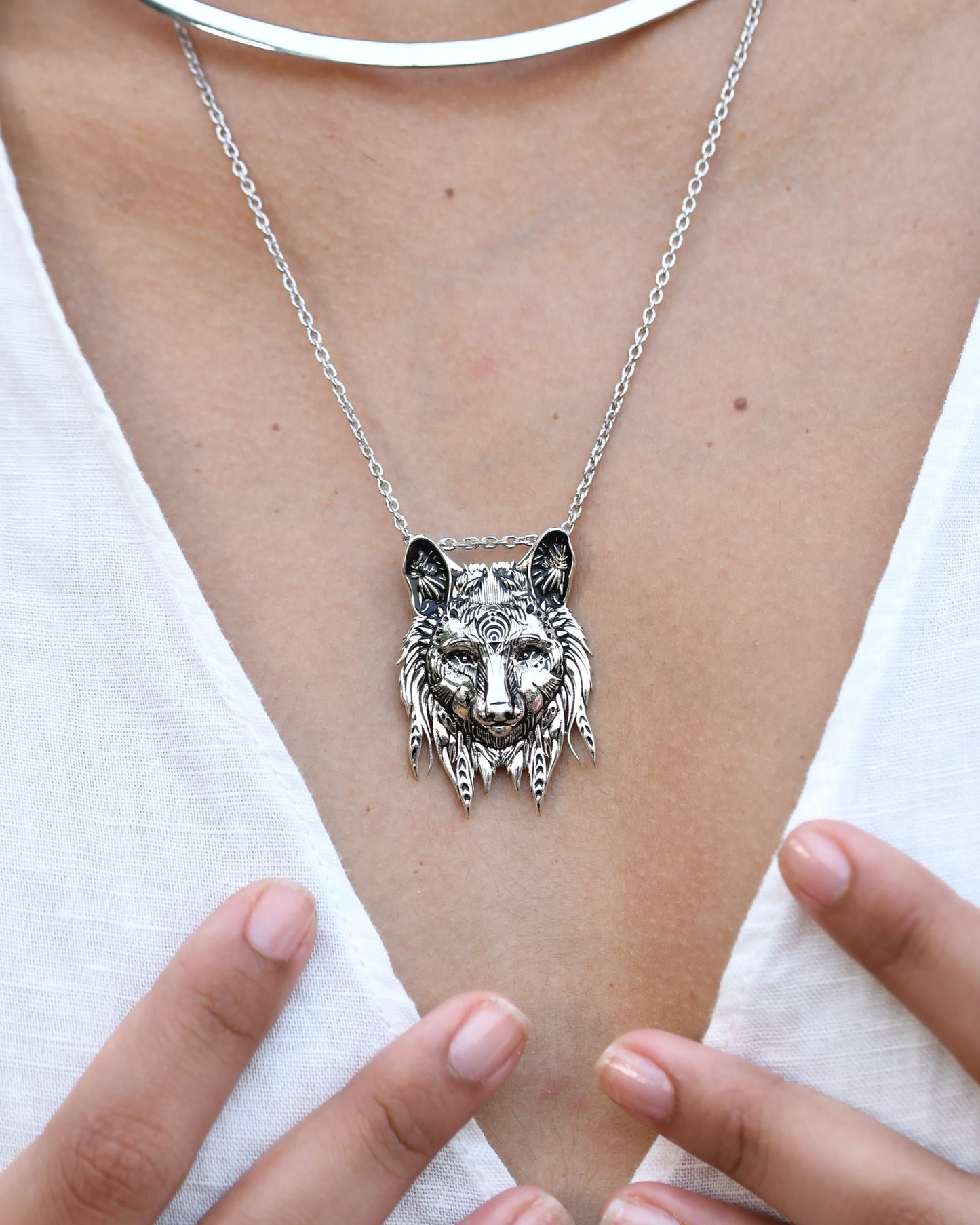 Night Wolf Wild Cry Pendant