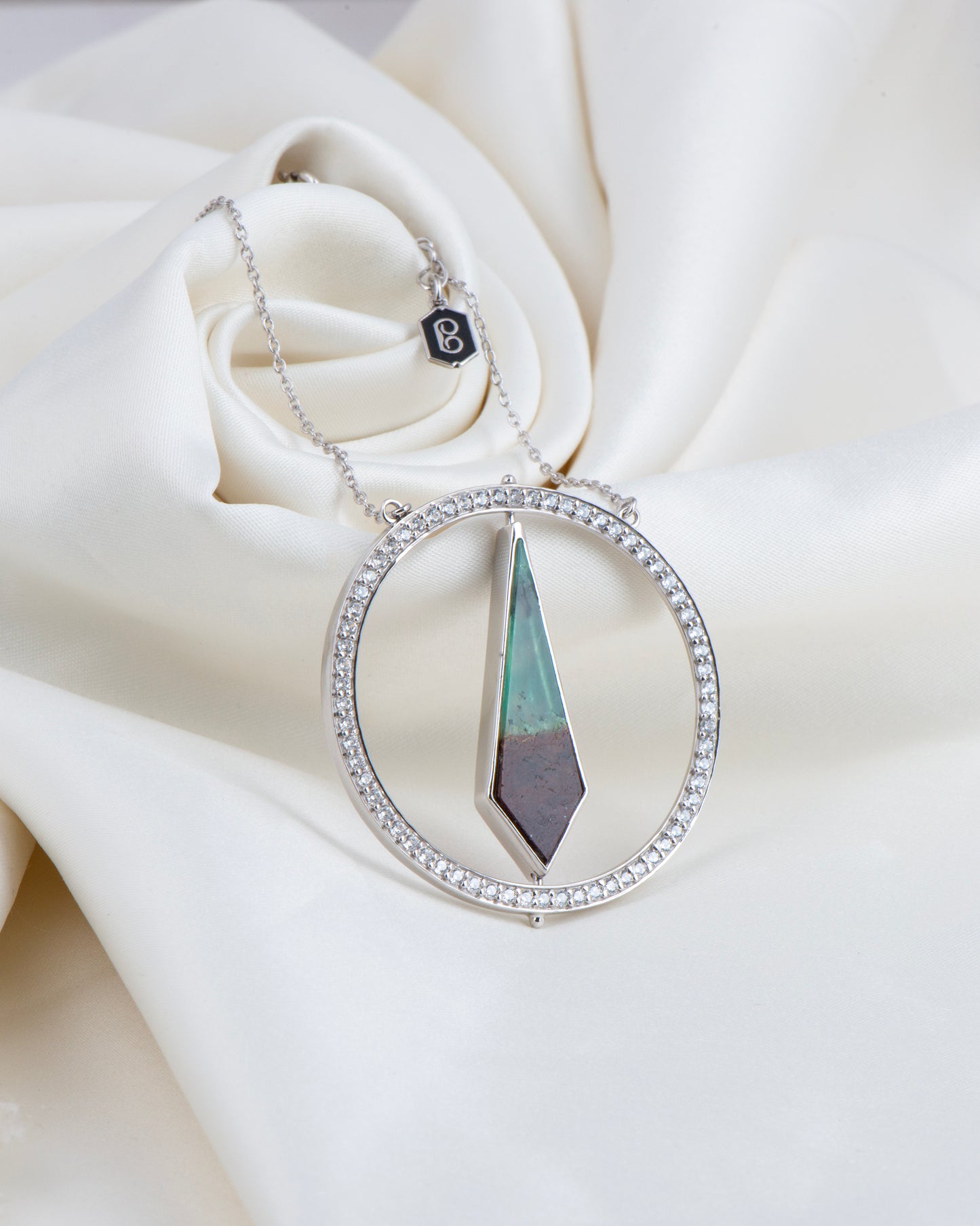 Twin Shade Splitgleam Necklace 18"