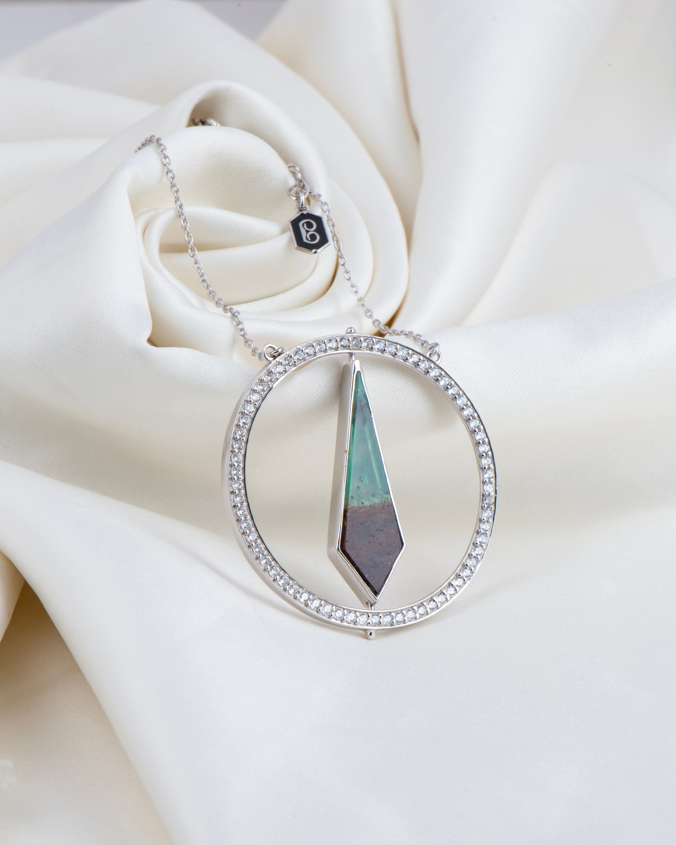 Twin Shade Splitgleam Necklace 18"