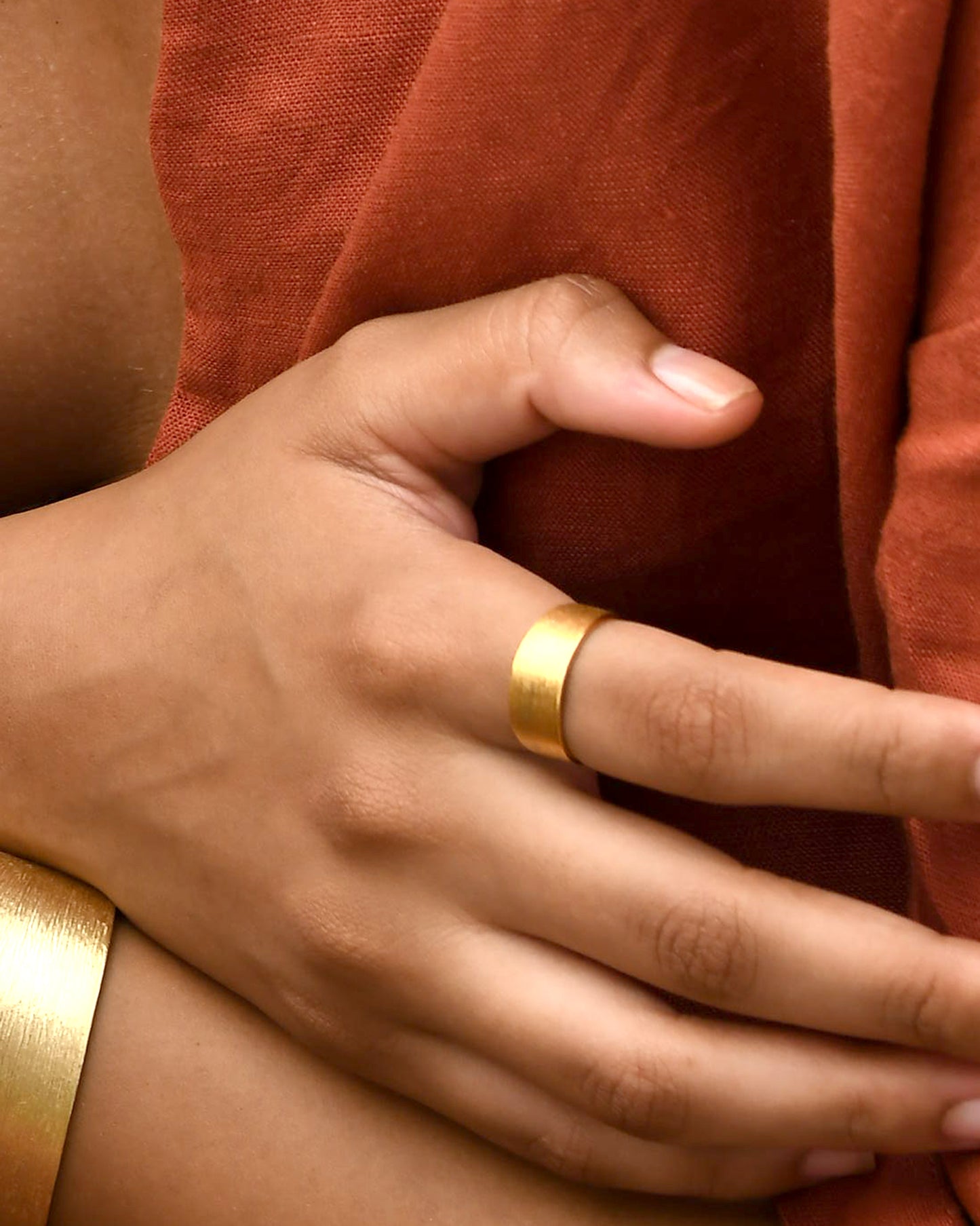 Fire Frame Scratched Gold Ring