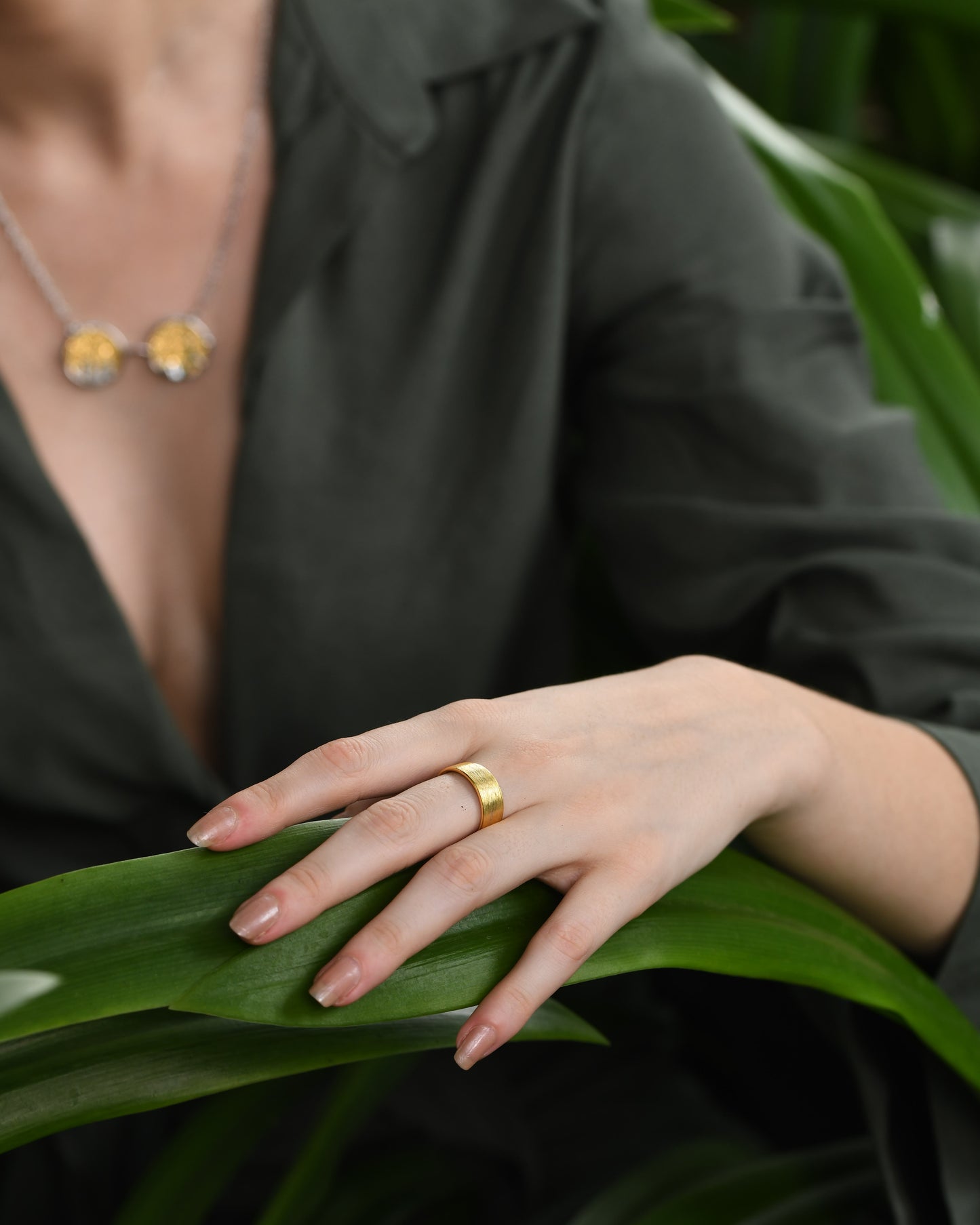 Fire Frame Scratched Gold Ring