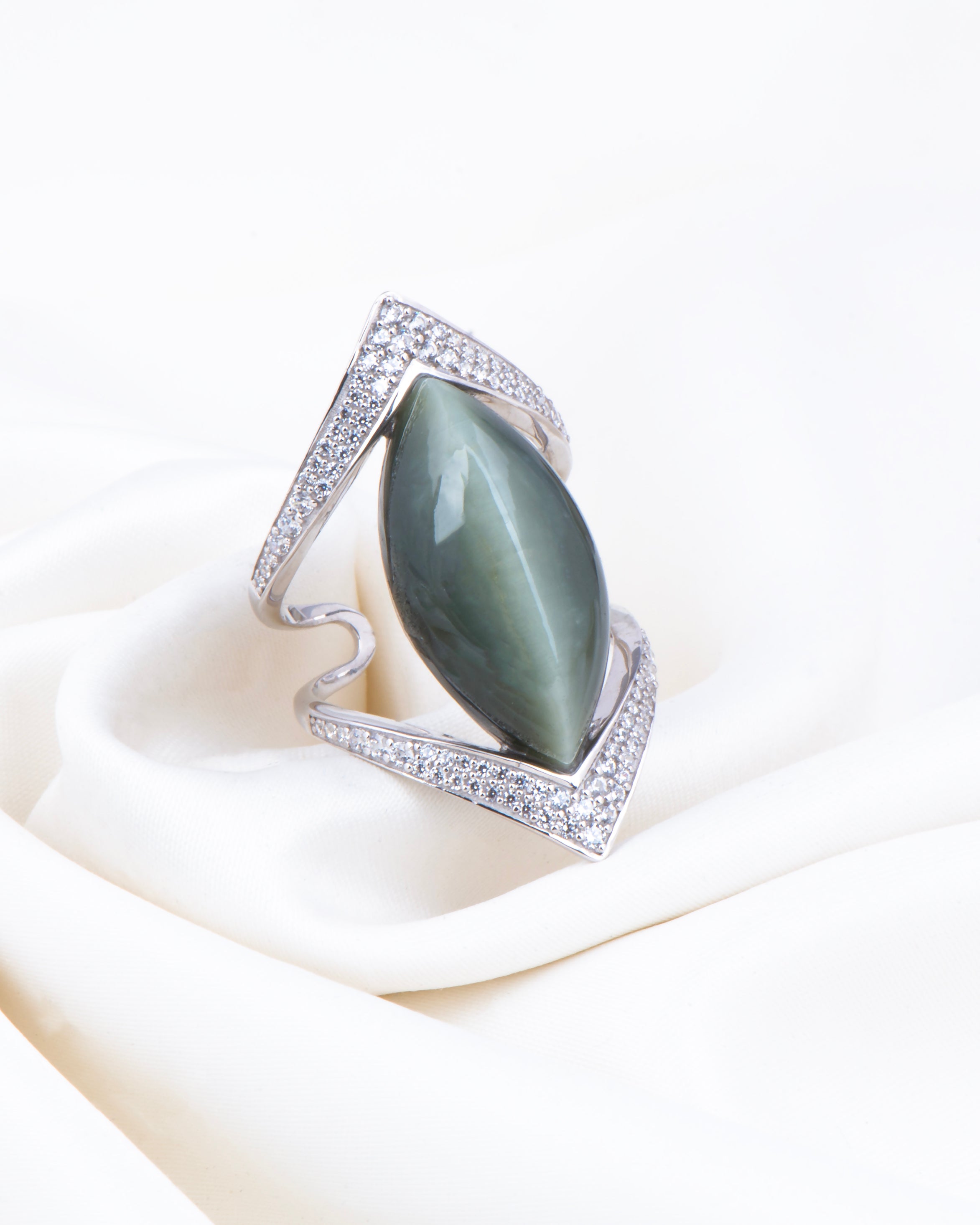 Serpent Eyes Ring