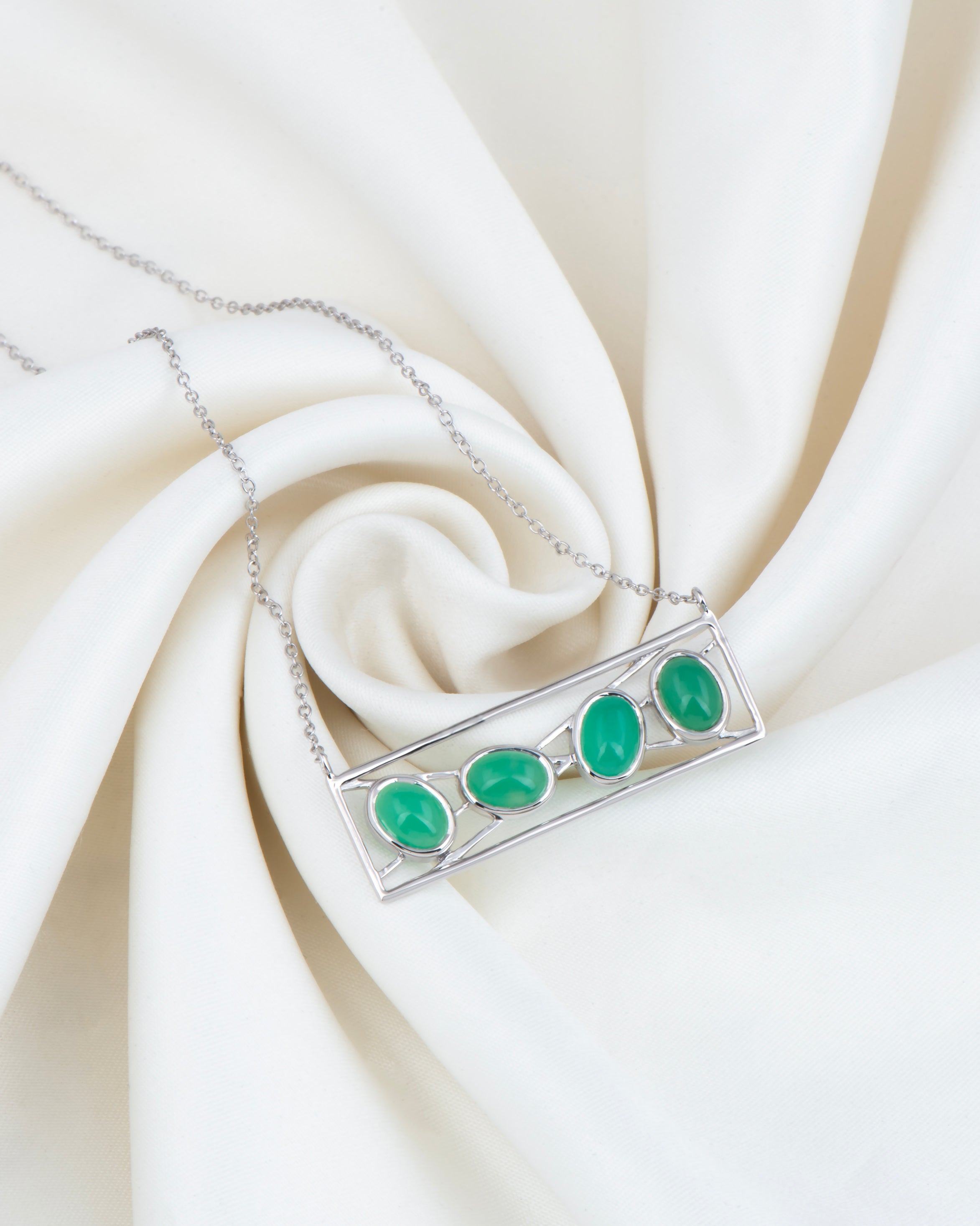 Moss Pebble Necklace 18"