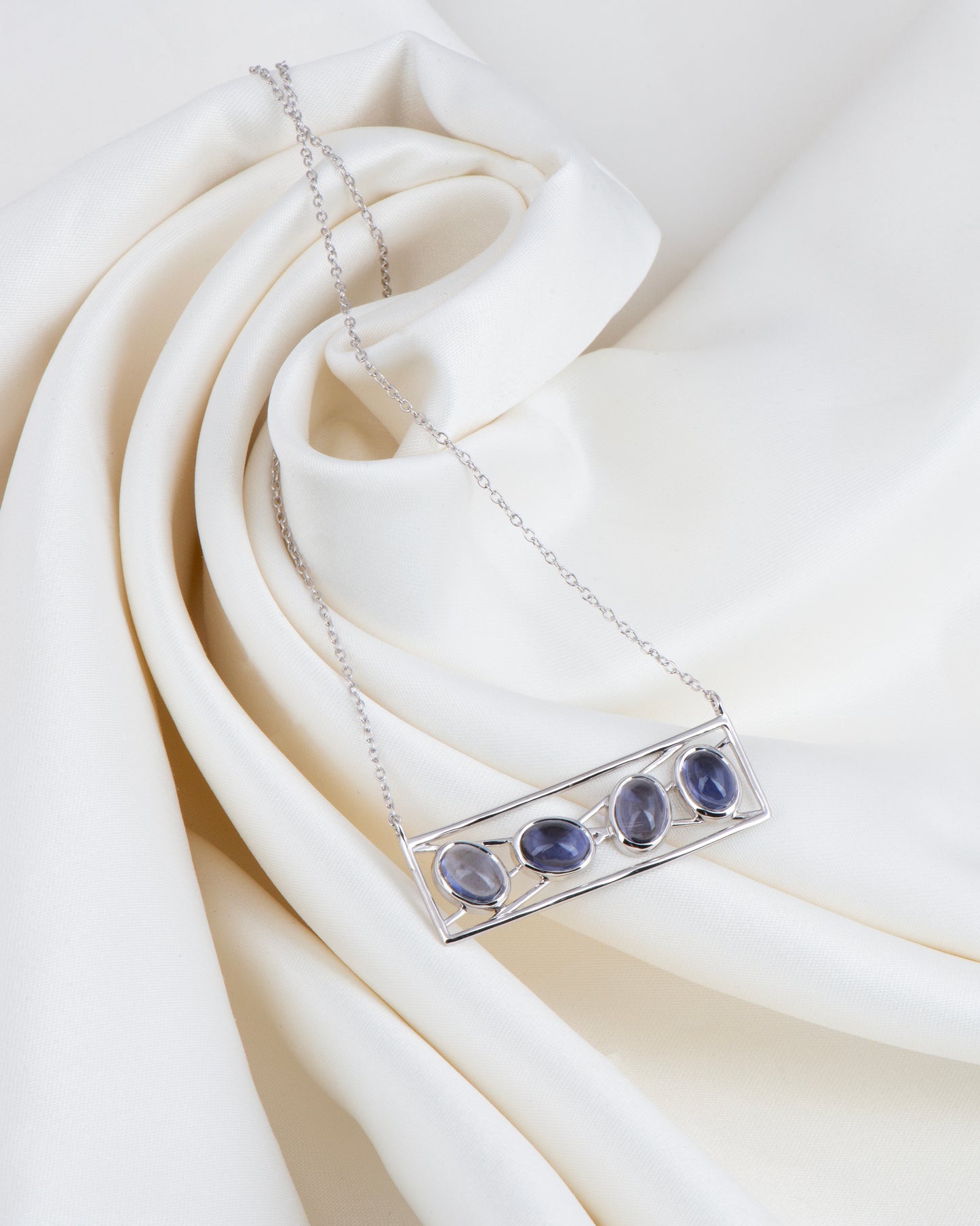 Imperial Eyelets Necklace 18"