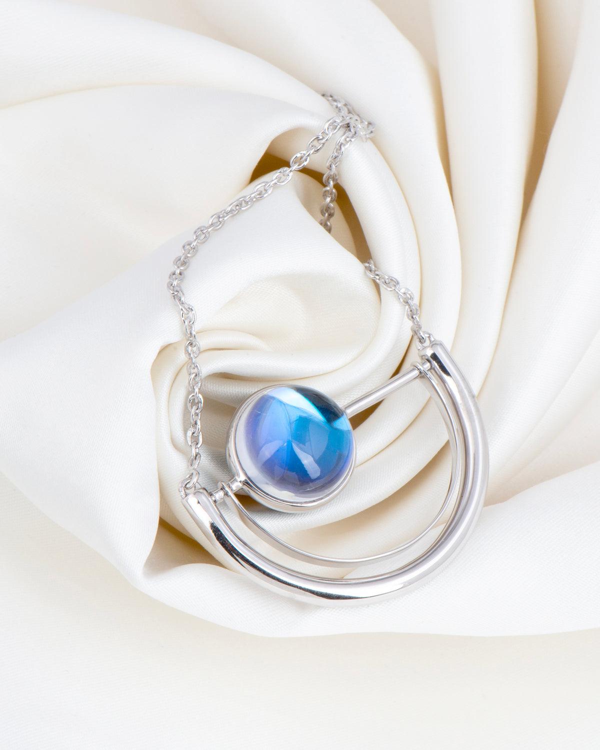 Galeleian Two Faced Moon Necklace 18