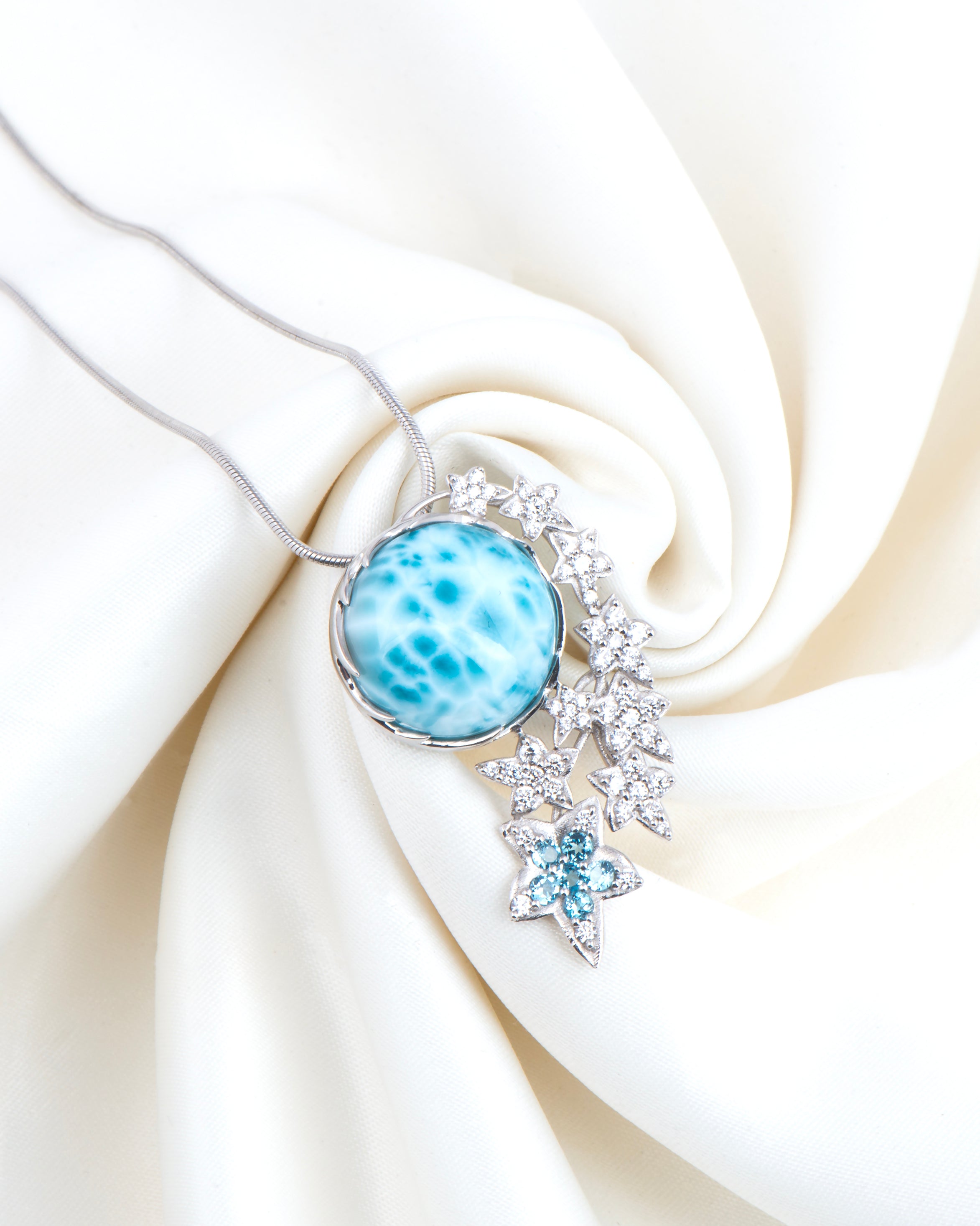 Aquatic Bush Vine Pendant