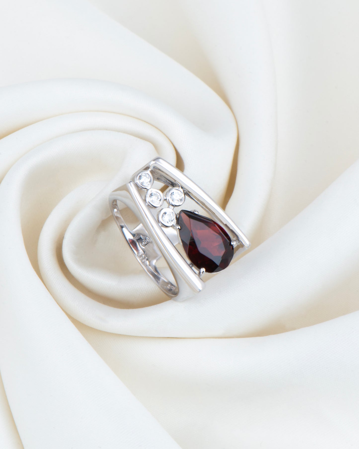 Izles Garnet Leaf Ring