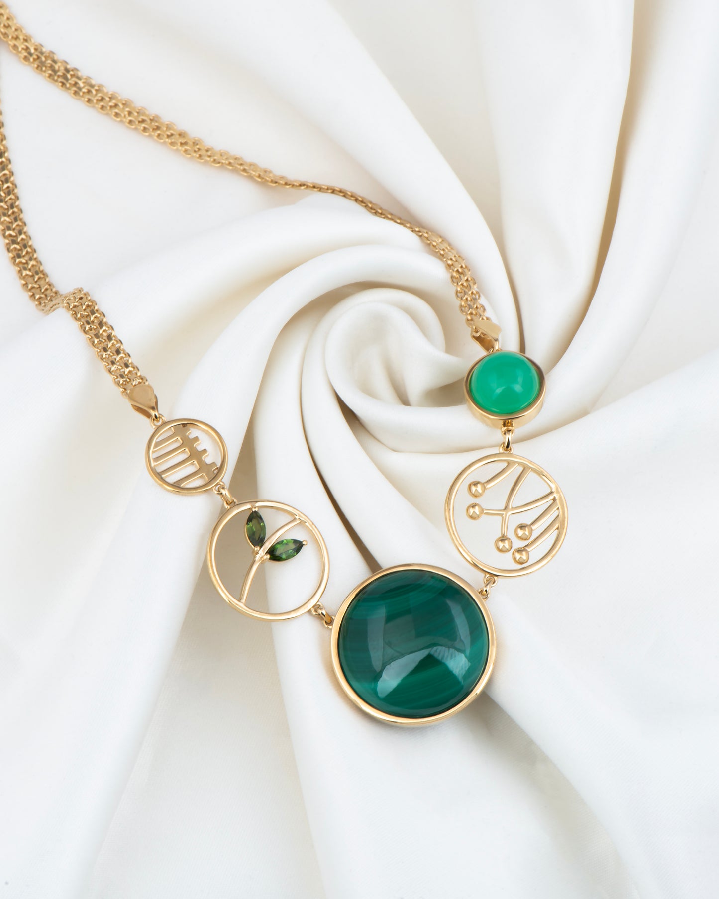 Ivy Crown- Woodland Serenity Gold Edition 18"