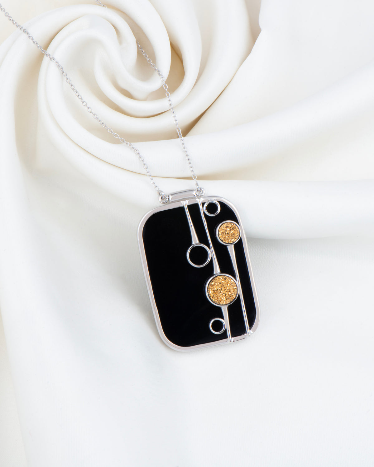 Dandilioness Onyx Pendant 18