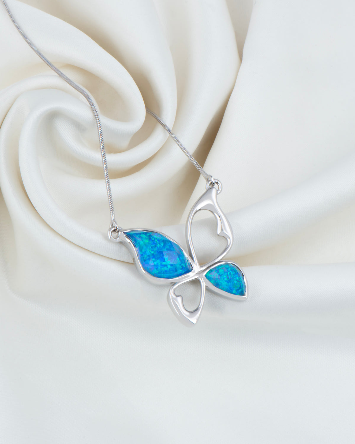 Winged Grace Necklace – Azure Sky 18