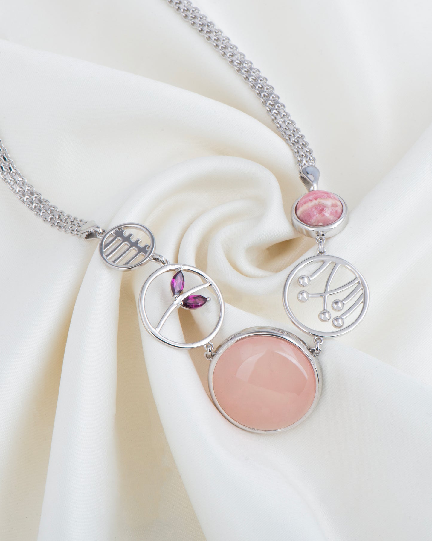 Ivy Crown- Rose serenity 18"