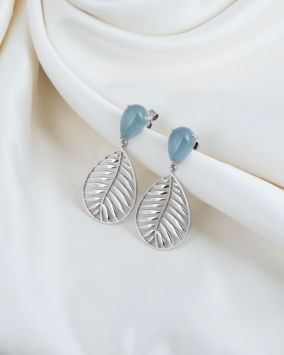 Palm Earrings of Whisper