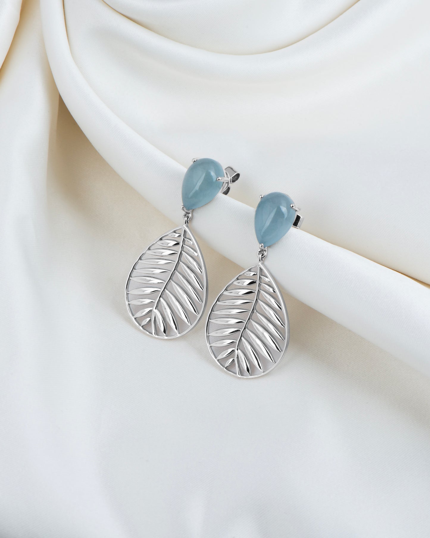 Palm Earrings of Whisper