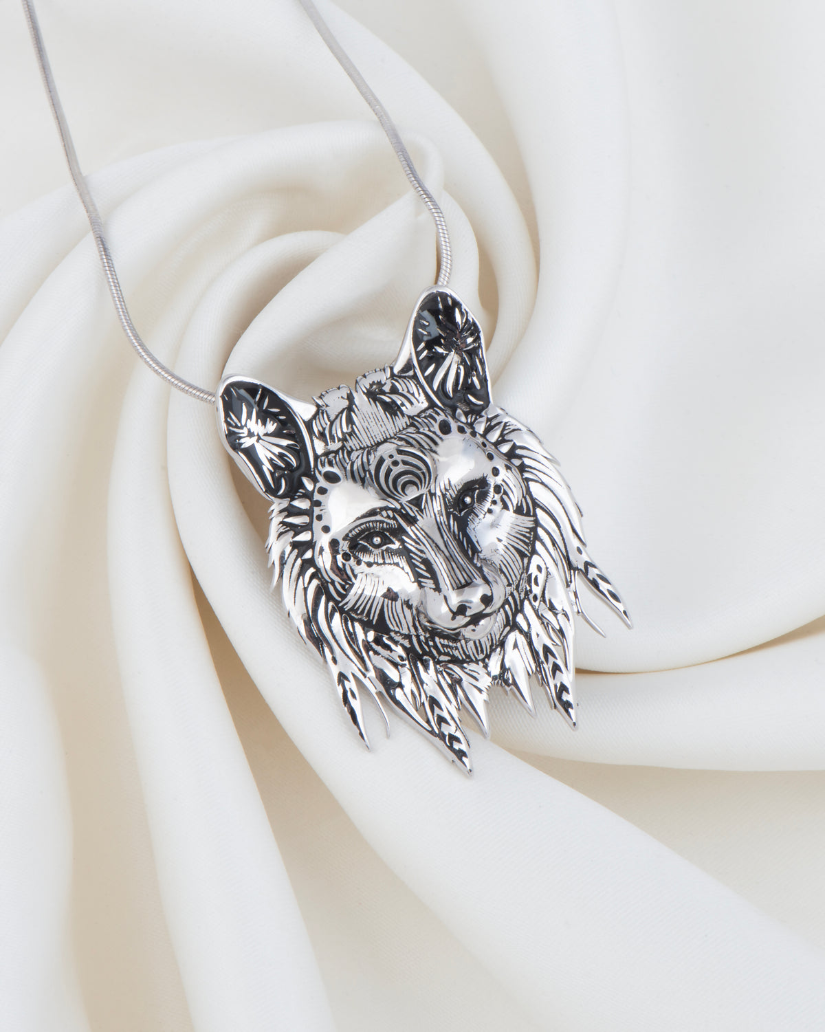 Night Wolf Wild Cry Pendant