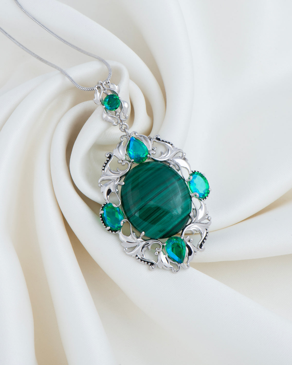 Victorian lily Pendant – Moss Green